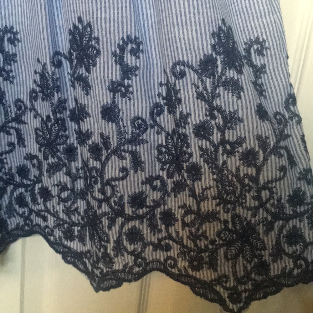 Embroidered Halter Top Tank - Picture 2 of 4